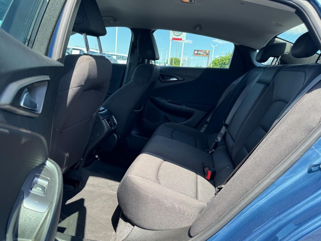 Chevrolet Malibu Vehicle Full-screen Gallery Image 10