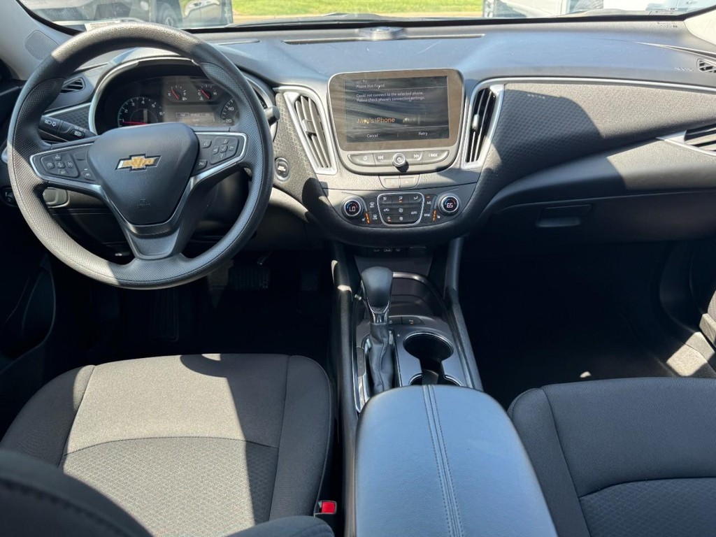 Chevrolet Malibu Vehicle Full-screen Gallery Image 11