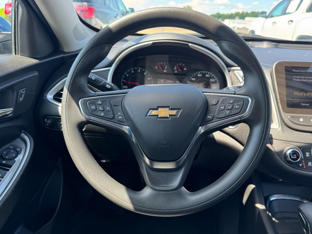 Chevrolet Malibu Vehicle Full-screen Gallery Image 12