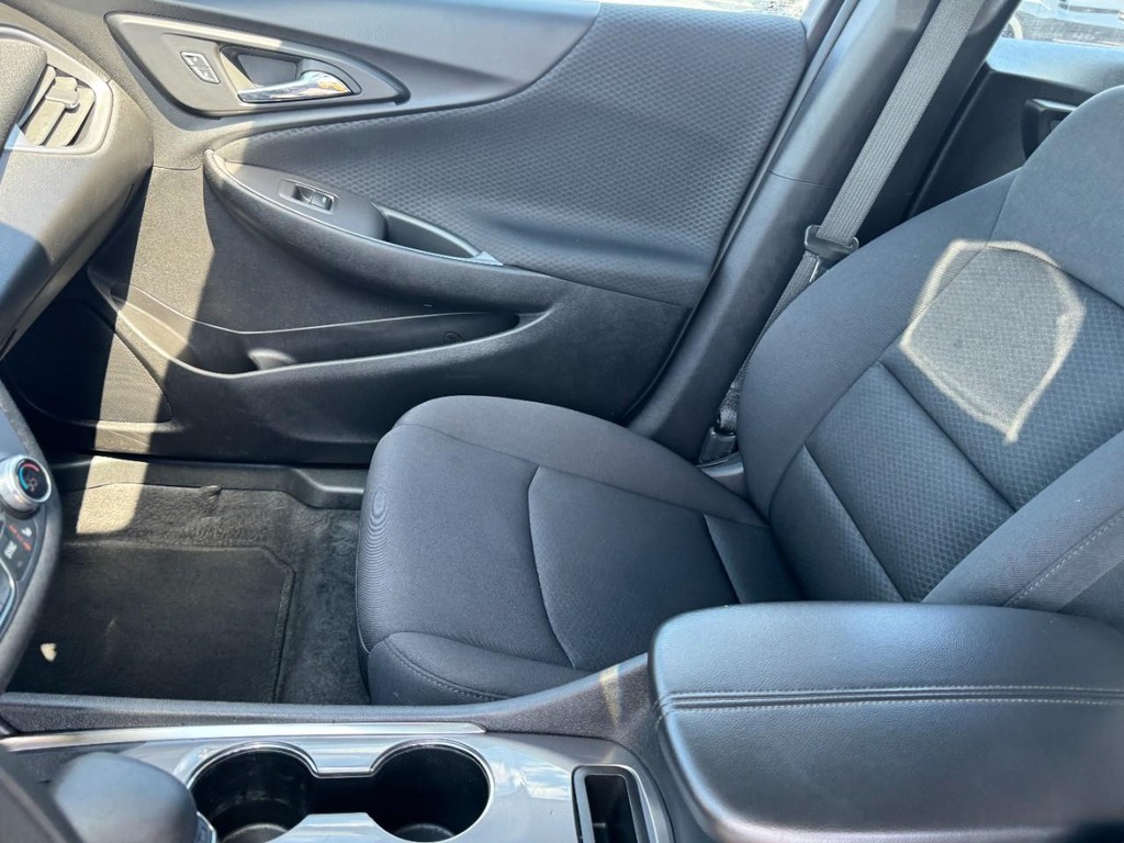 Chevrolet Malibu Vehicle Full-screen Gallery Image 13