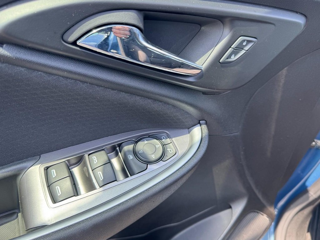 Chevrolet Malibu Vehicle Full-screen Gallery Image 15