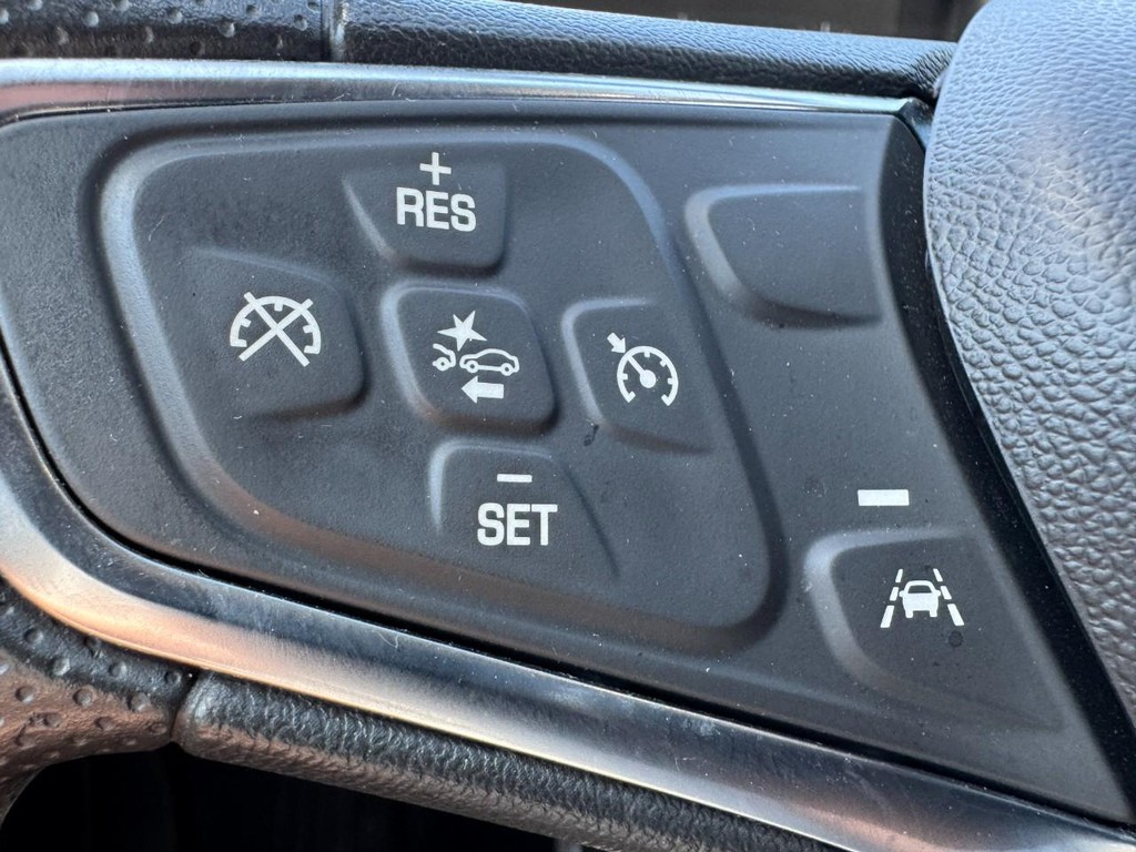 Chevrolet Malibu Vehicle Full-screen Gallery Image 16