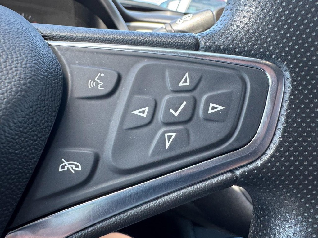 Chevrolet Malibu Vehicle Full-screen Gallery Image 17
