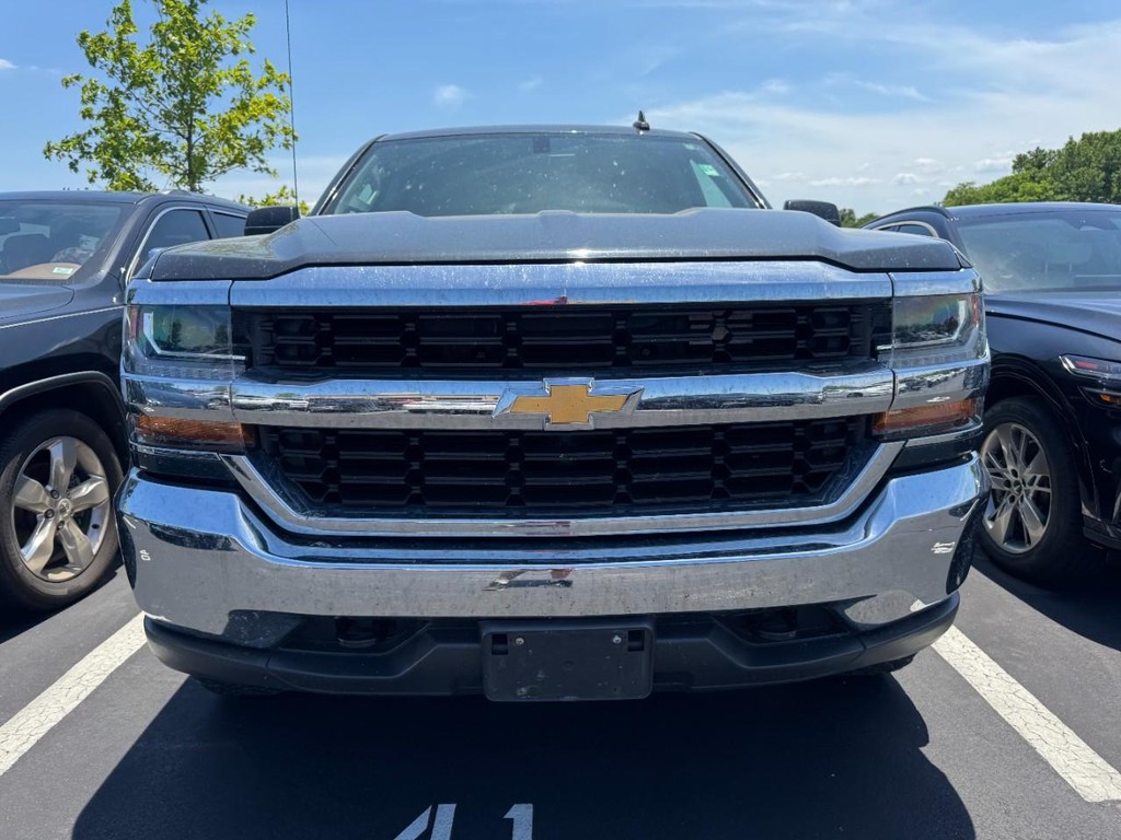 Chevrolet Silverado 1500 LD Vehicle Full-screen Gallery Image 02