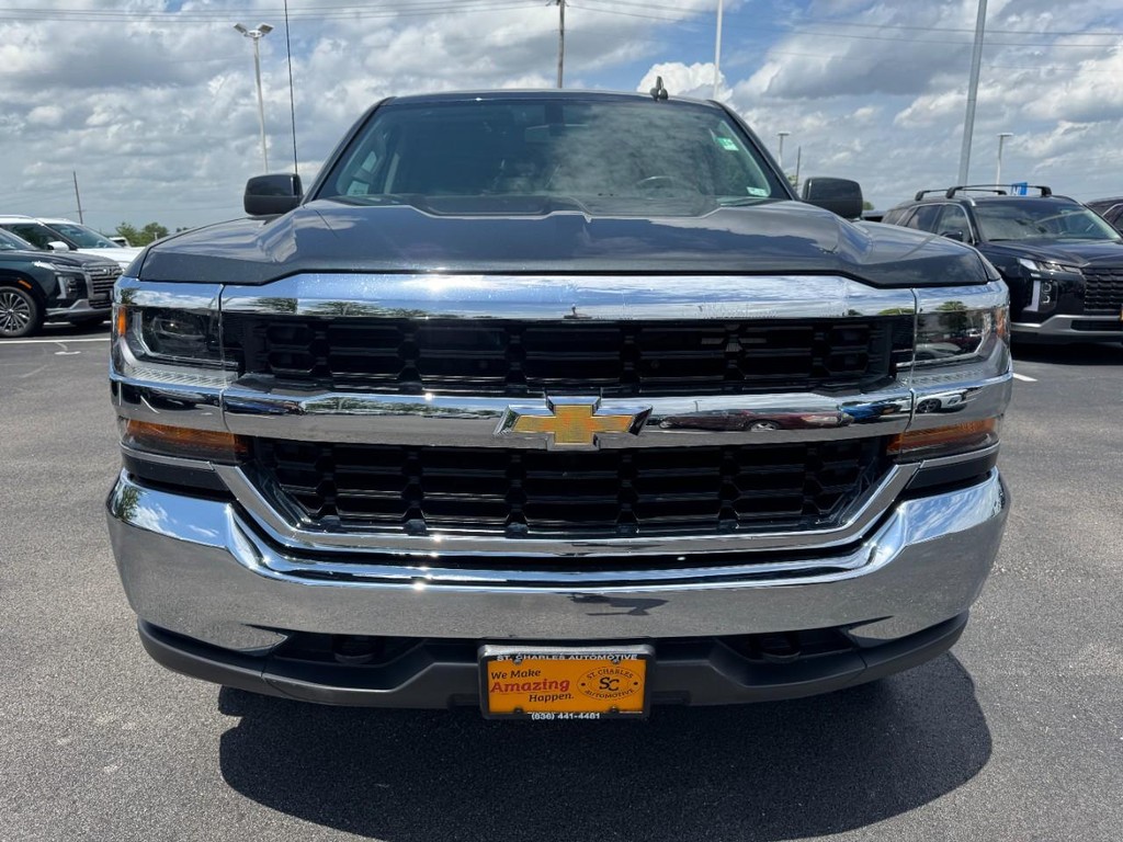 Chevrolet Silverado 1500 LD Vehicle Full-screen Gallery Image 09