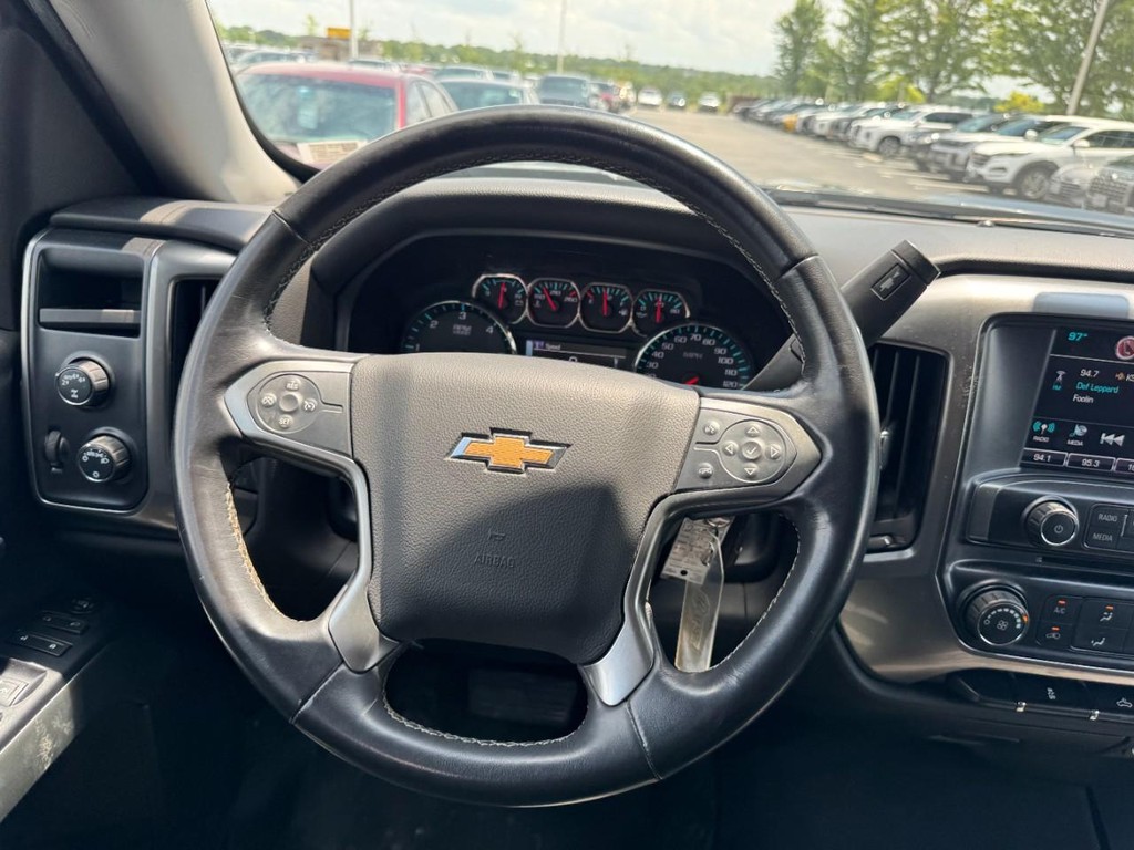 Chevrolet Silverado 1500 LD Vehicle Full-screen Gallery Image 12