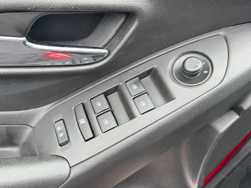 Chevrolet Trax Vehicle Full-screen Gallery Image 16