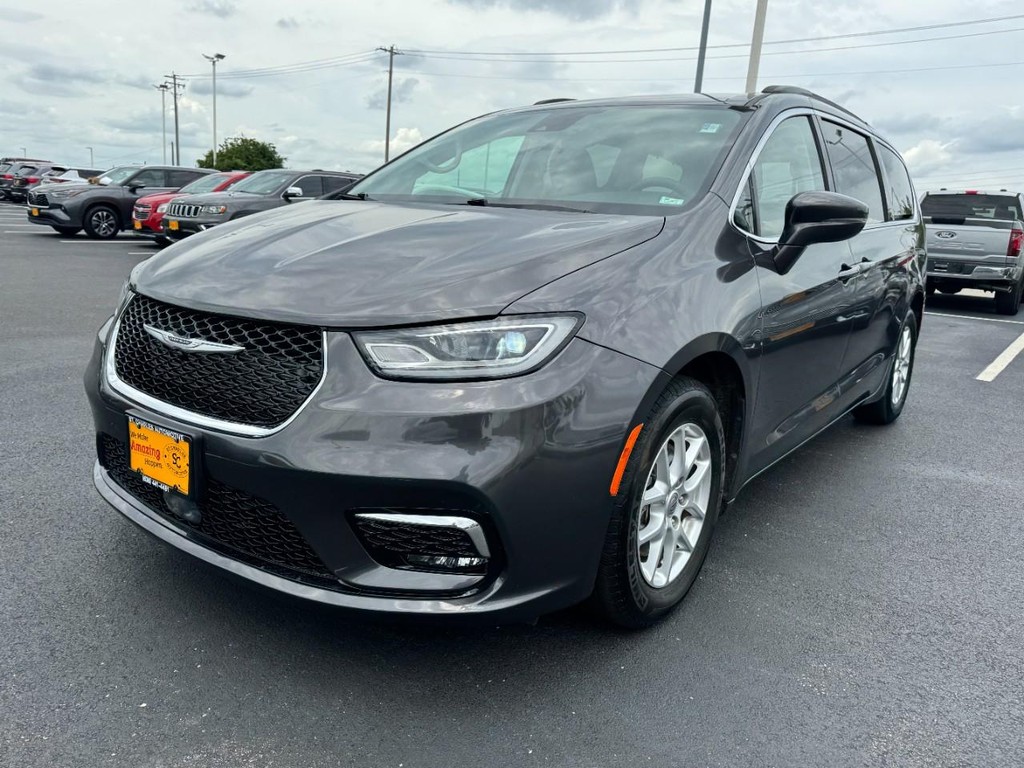 Chrysler Pacifica Vehicle Full-screen Gallery Image 08