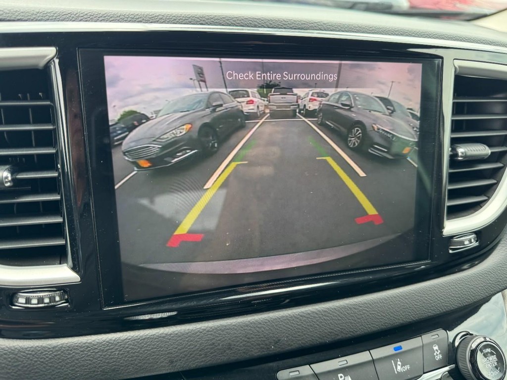 Chrysler Pacifica Vehicle Full-screen Gallery Image 17