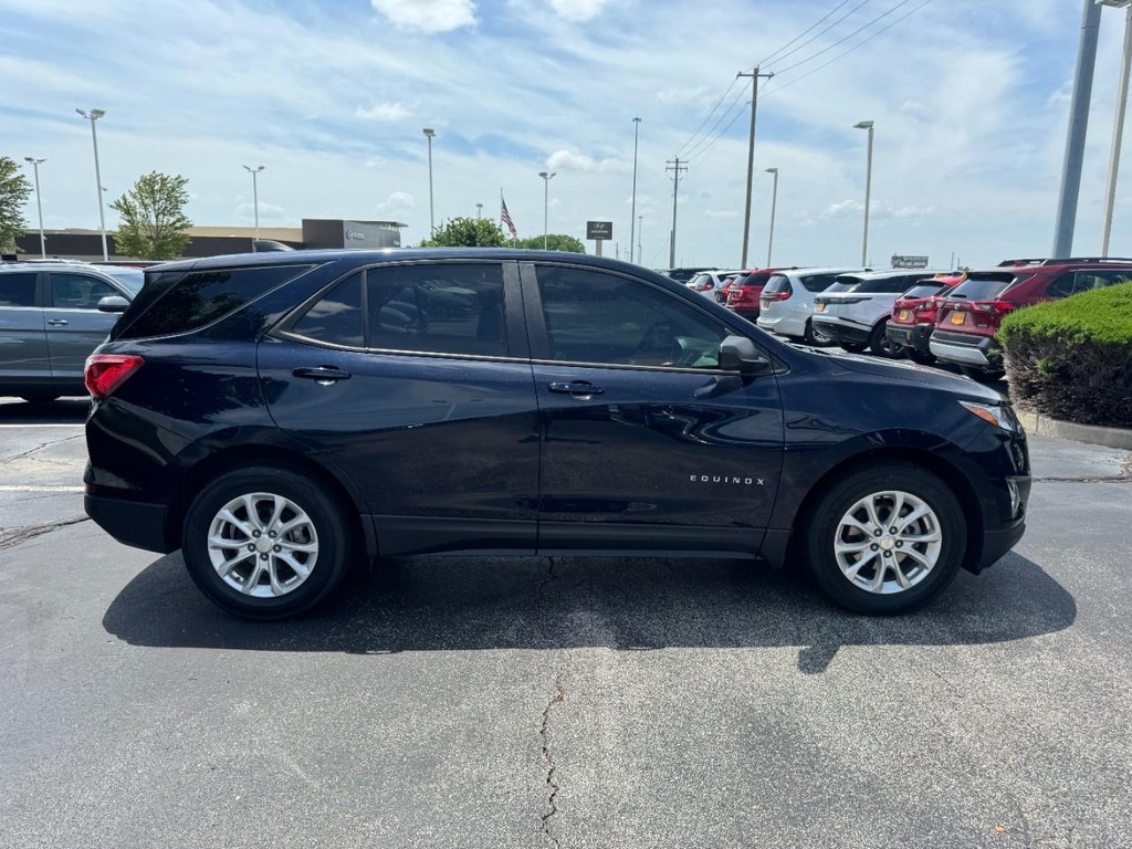 Chevrolet Equinox Vehicle Full-screen Gallery Image 02