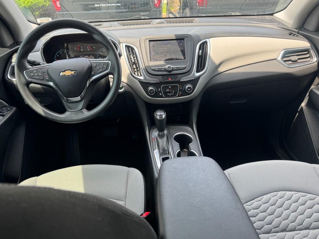 Chevrolet Equinox Vehicle Full-screen Gallery Image 11
