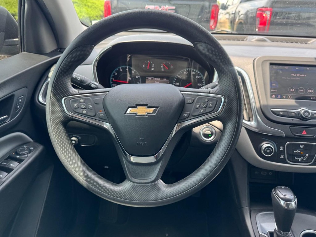 Chevrolet Equinox Vehicle Full-screen Gallery Image 12