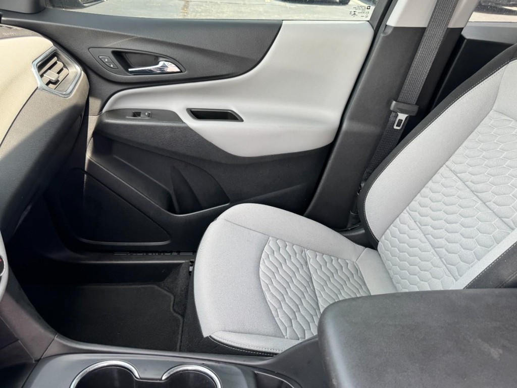 Chevrolet Equinox Vehicle Full-screen Gallery Image 13