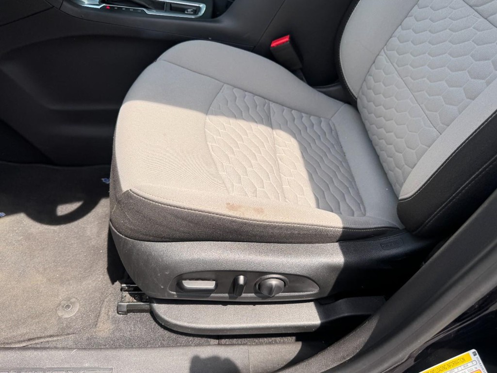 Chevrolet Equinox Vehicle Full-screen Gallery Image 14