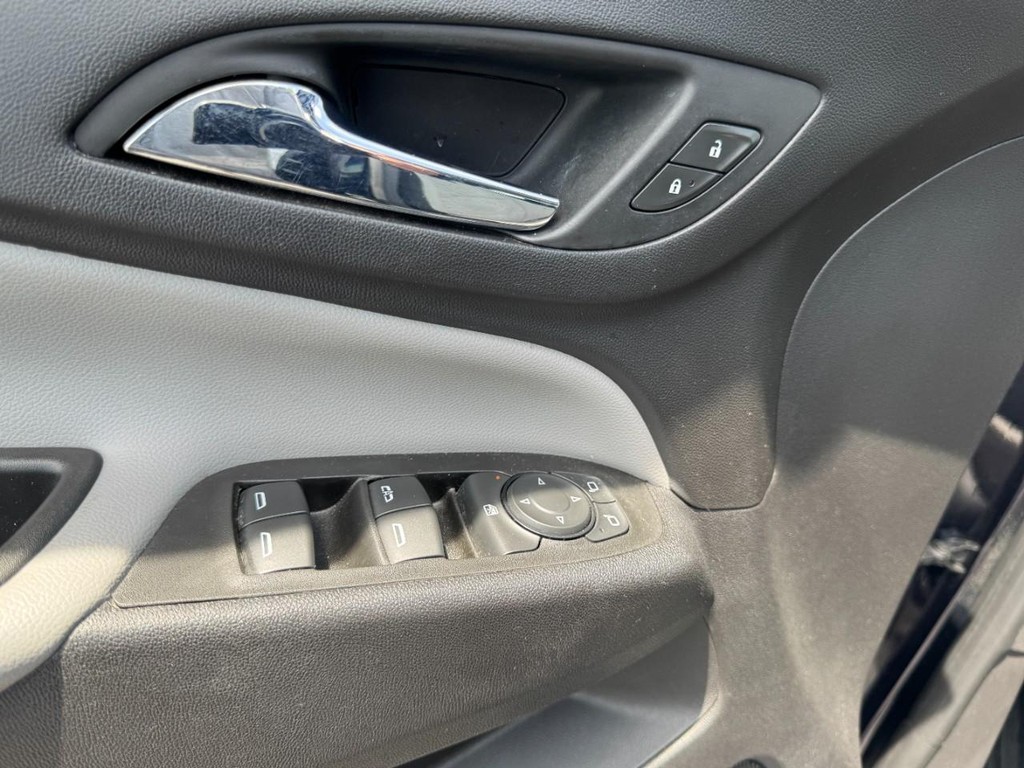 Chevrolet Equinox Vehicle Full-screen Gallery Image 15