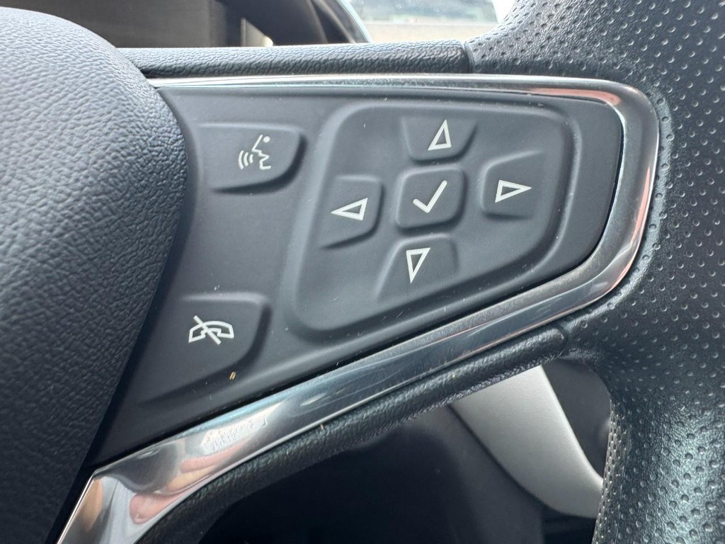 Chevrolet Equinox Vehicle Full-screen Gallery Image 17