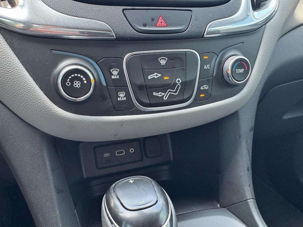Chevrolet Equinox Vehicle Full-screen Gallery Image 18