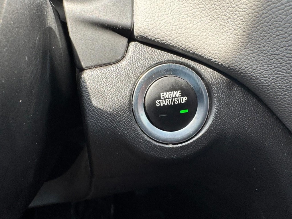 Chevrolet Equinox Vehicle Full-screen Gallery Image 21