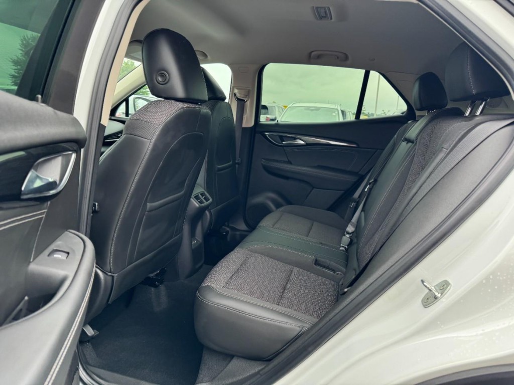 Buick Envision Vehicle Full-screen Gallery Image 10