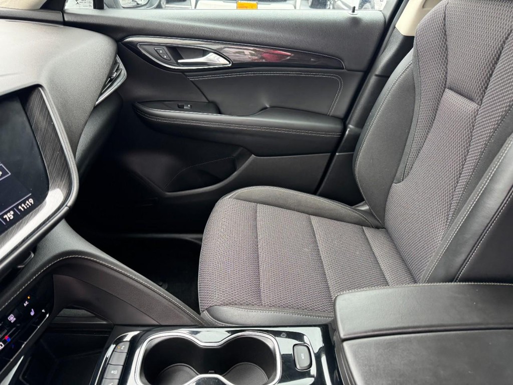 Buick Envision Vehicle Full-screen Gallery Image 13
