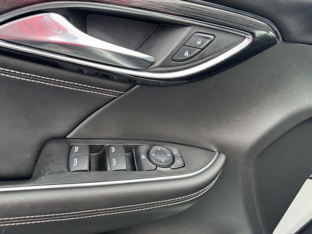 Buick Envision Vehicle Full-screen Gallery Image 15