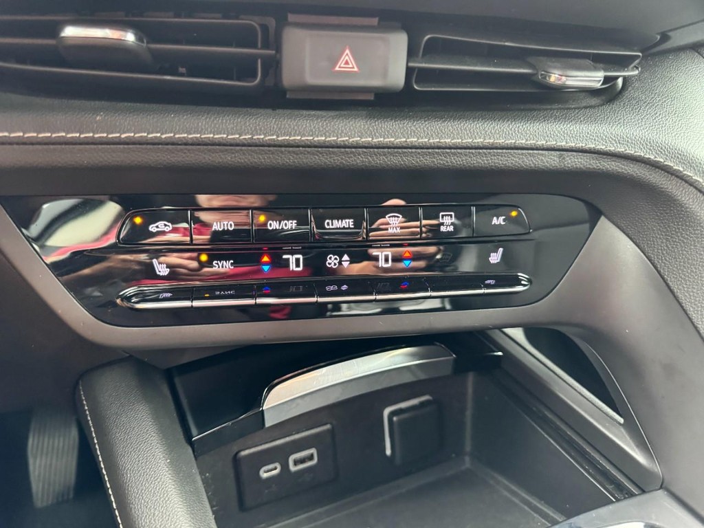 Buick Envision Vehicle Full-screen Gallery Image 18