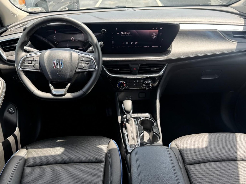 Buick Encore GX Vehicle Full-screen Gallery Image 11