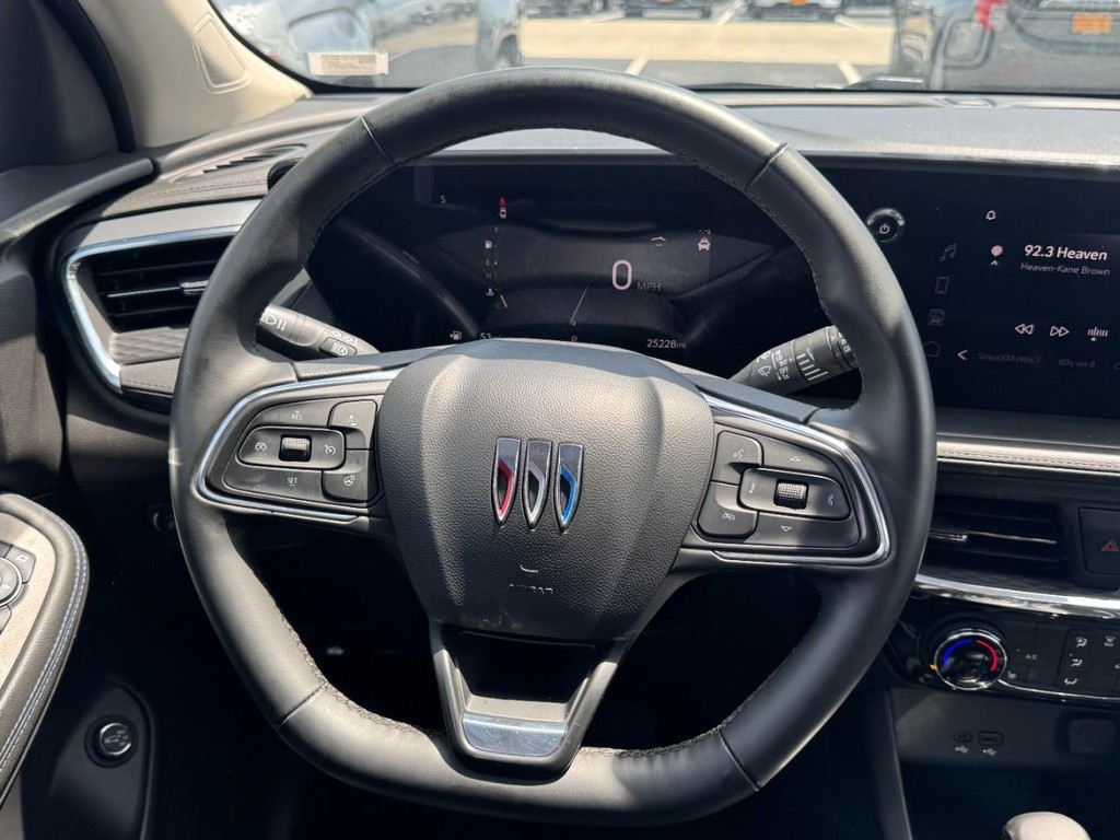 Buick Encore GX Vehicle Full-screen Gallery Image 12