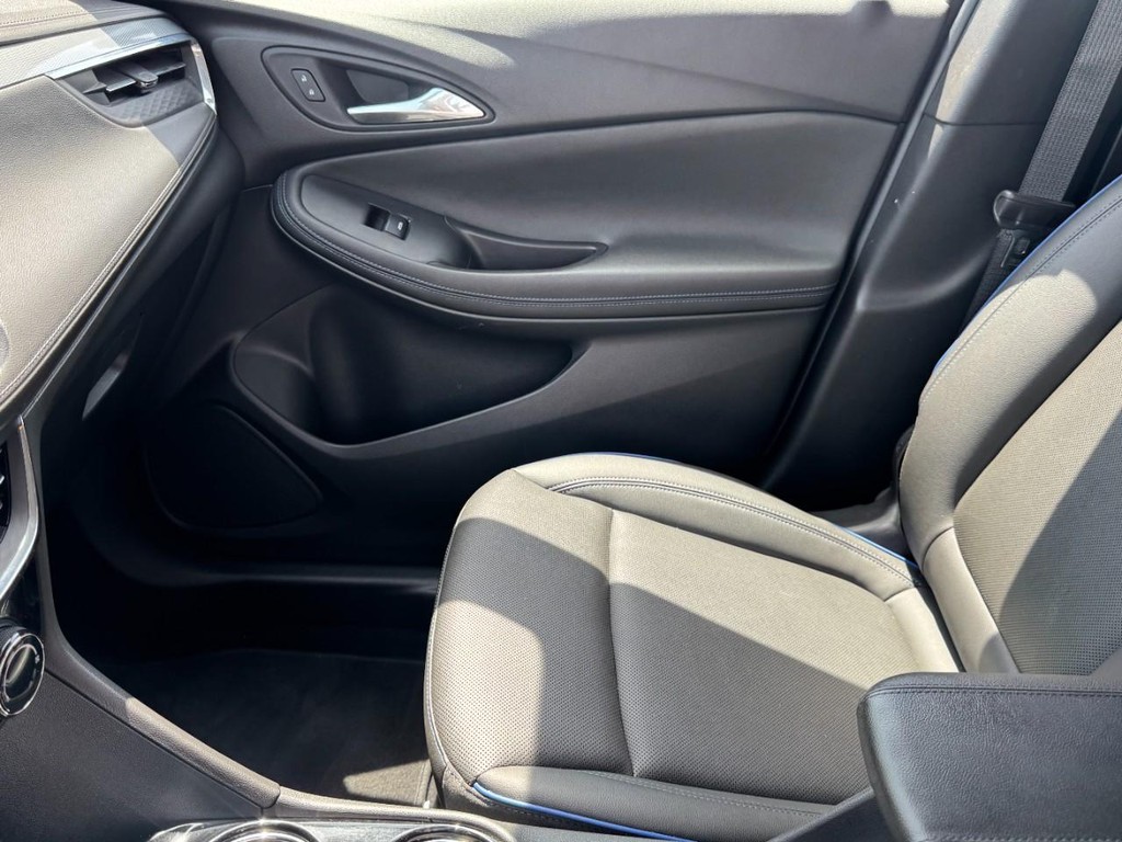 Buick Encore GX Vehicle Full-screen Gallery Image 13