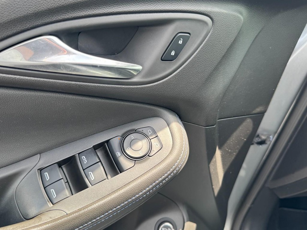 Buick Encore GX Vehicle Full-screen Gallery Image 15