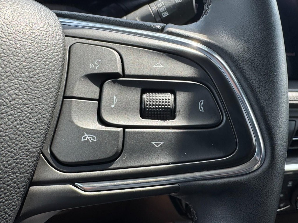 Buick Encore GX Vehicle Full-screen Gallery Image 17