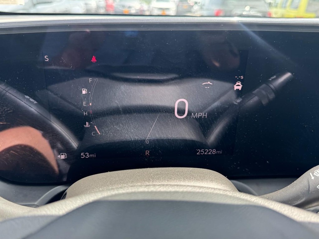 Buick Encore GX Vehicle Full-screen Gallery Image 22