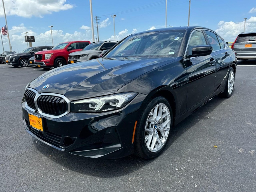 BMW 3 Series Vehicle Full-screen Gallery Image 08
