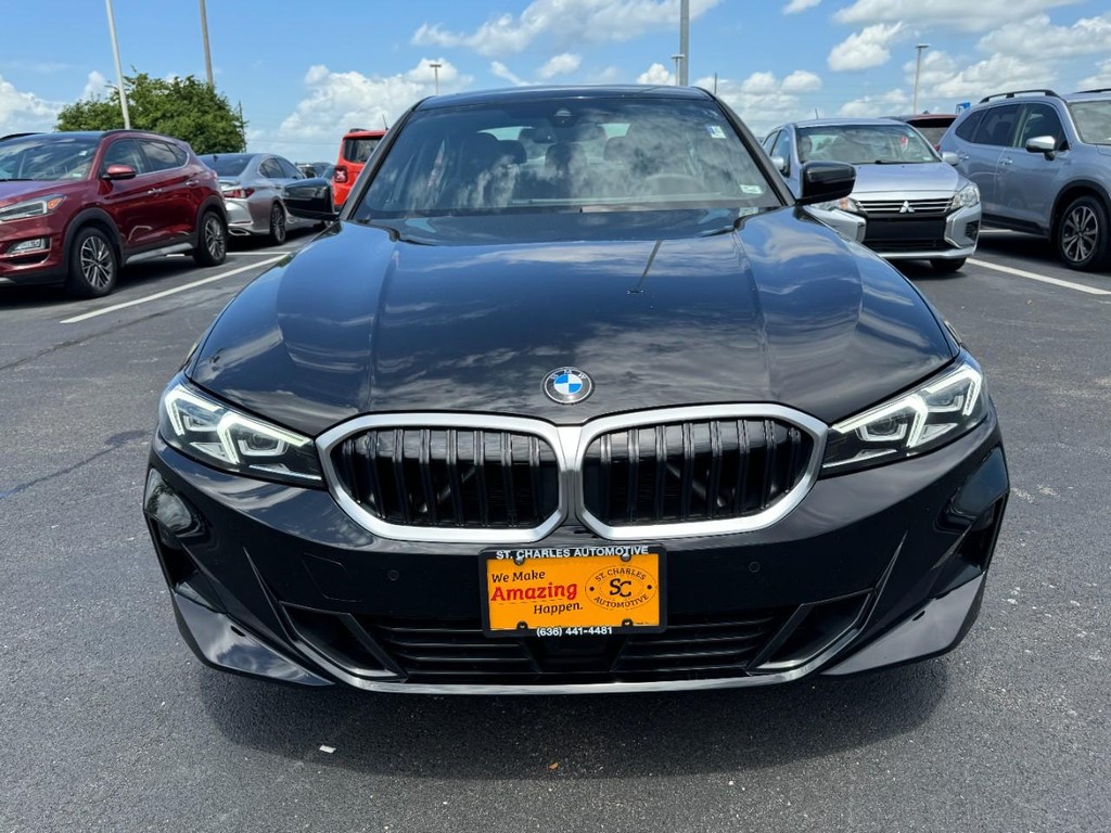 BMW 3 Series Vehicle Full-screen Gallery Image 09
