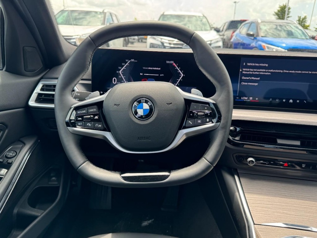 BMW 3 Series Vehicle Full-screen Gallery Image 13