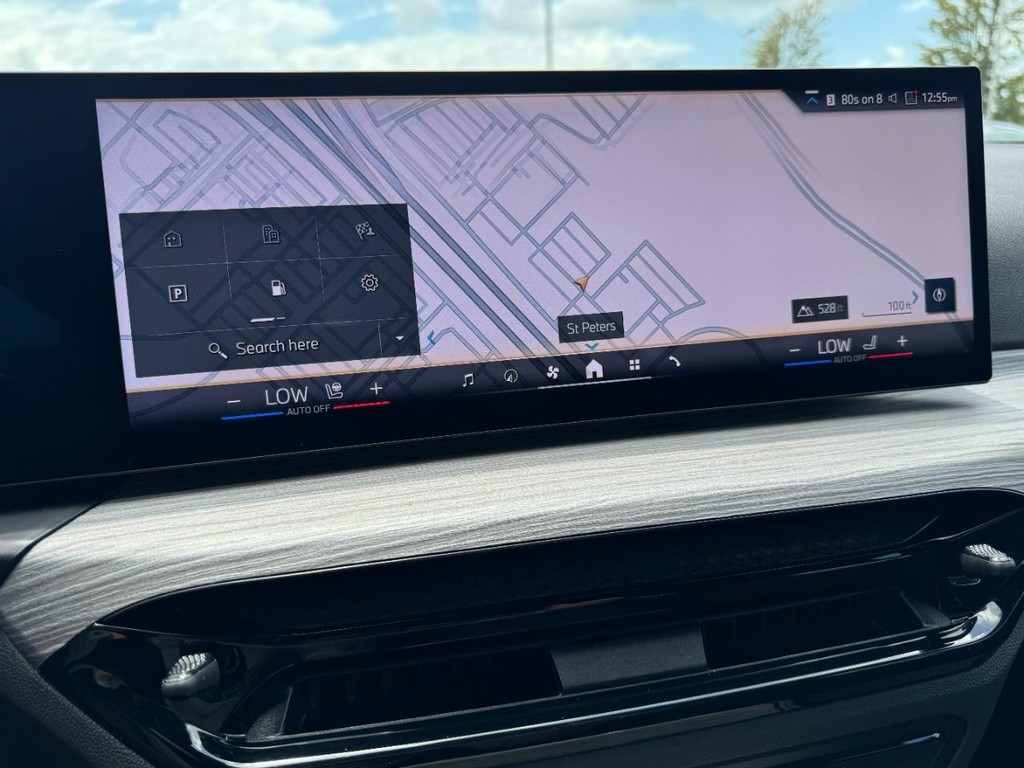 BMW 3 Series Vehicle Full-screen Gallery Image 21