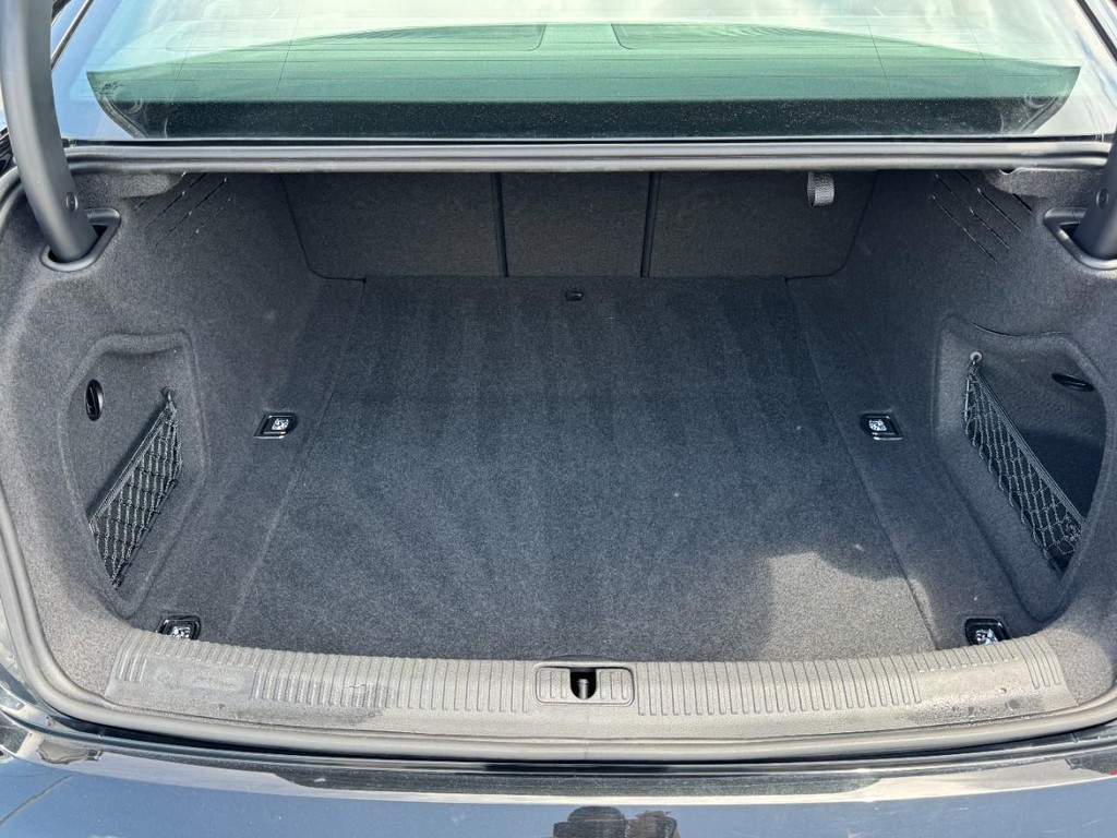 Audi A4 Sedan Vehicle Full-screen Gallery Image 06