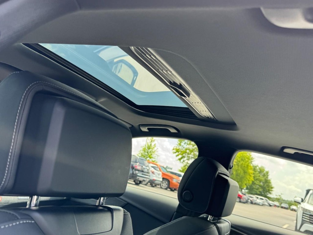 Audi A4 Sedan Vehicle Full-screen Gallery Image 11