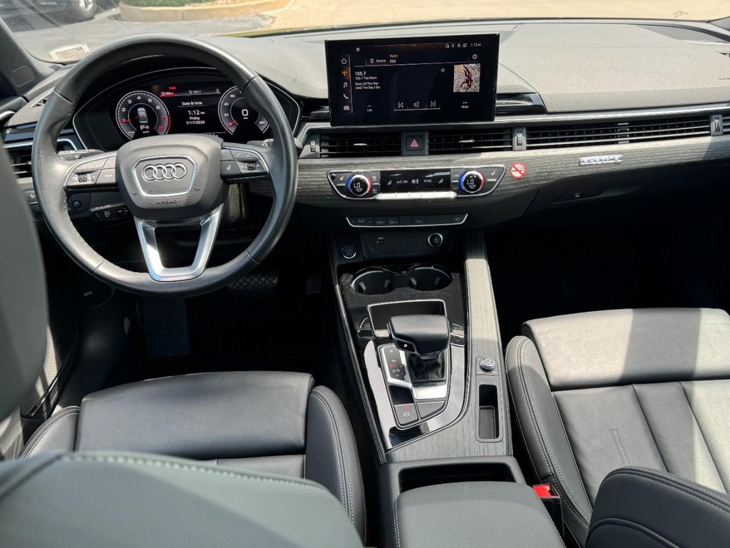 Audi A4 Sedan Vehicle Full-screen Gallery Image 12