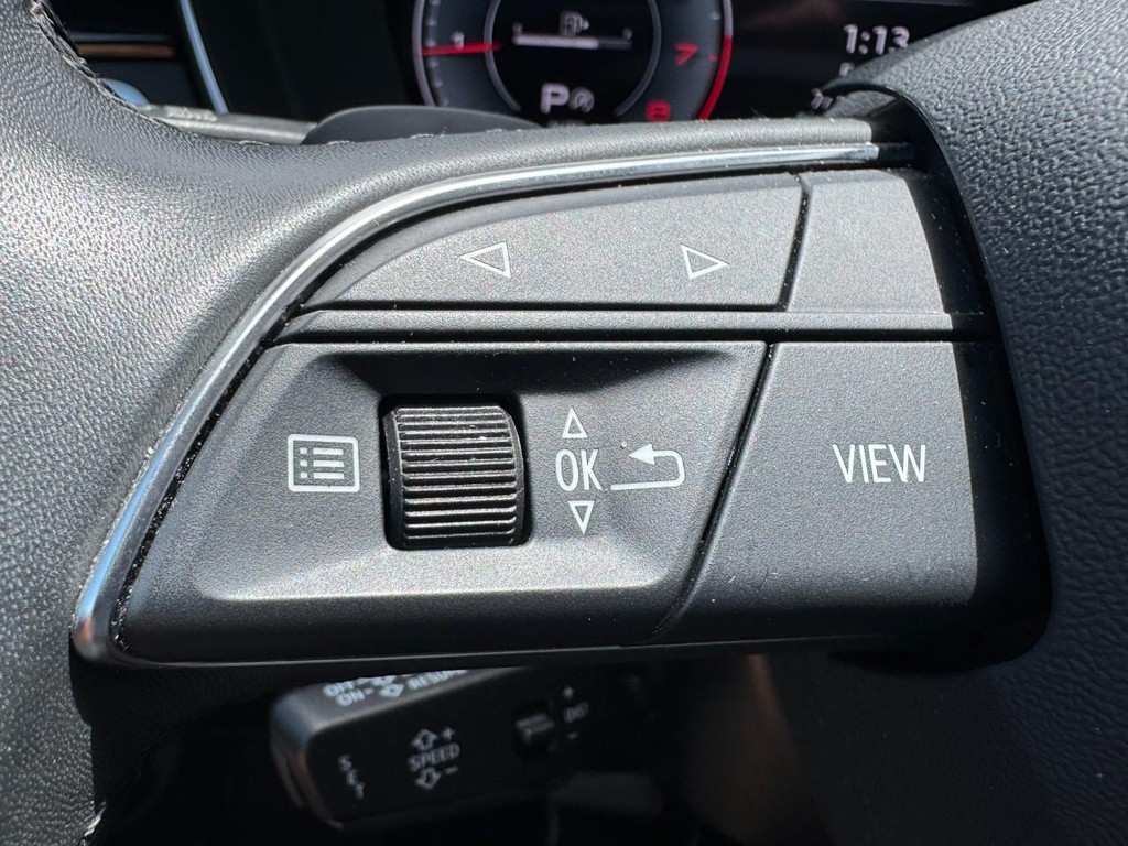 Audi A4 Sedan Vehicle Full-screen Gallery Image 17