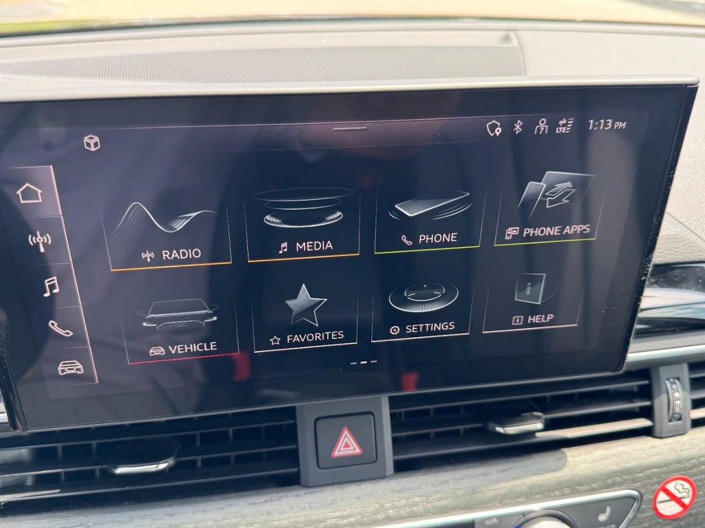 Audi A4 Sedan Vehicle Full-screen Gallery Image 22