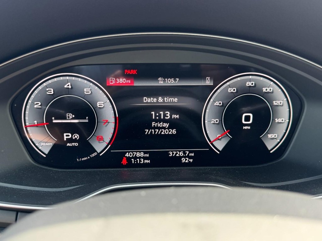 Audi A4 Sedan Vehicle Full-screen Gallery Image 24