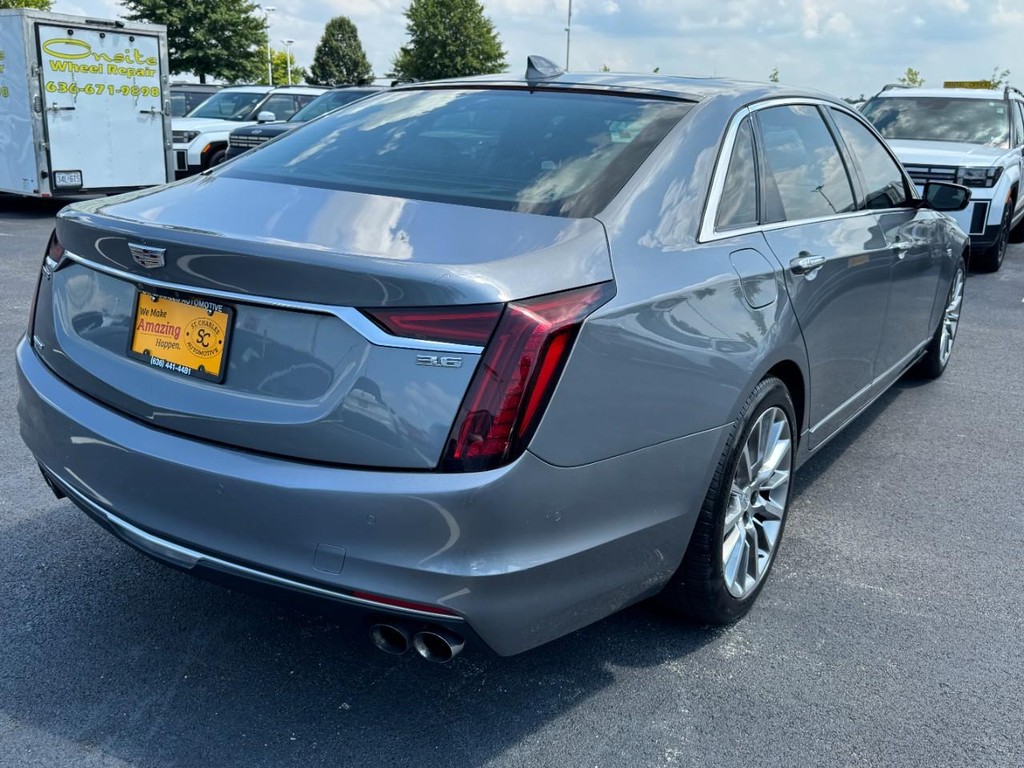 Cadillac CT6 Sedan Vehicle Full-screen Gallery Image 03