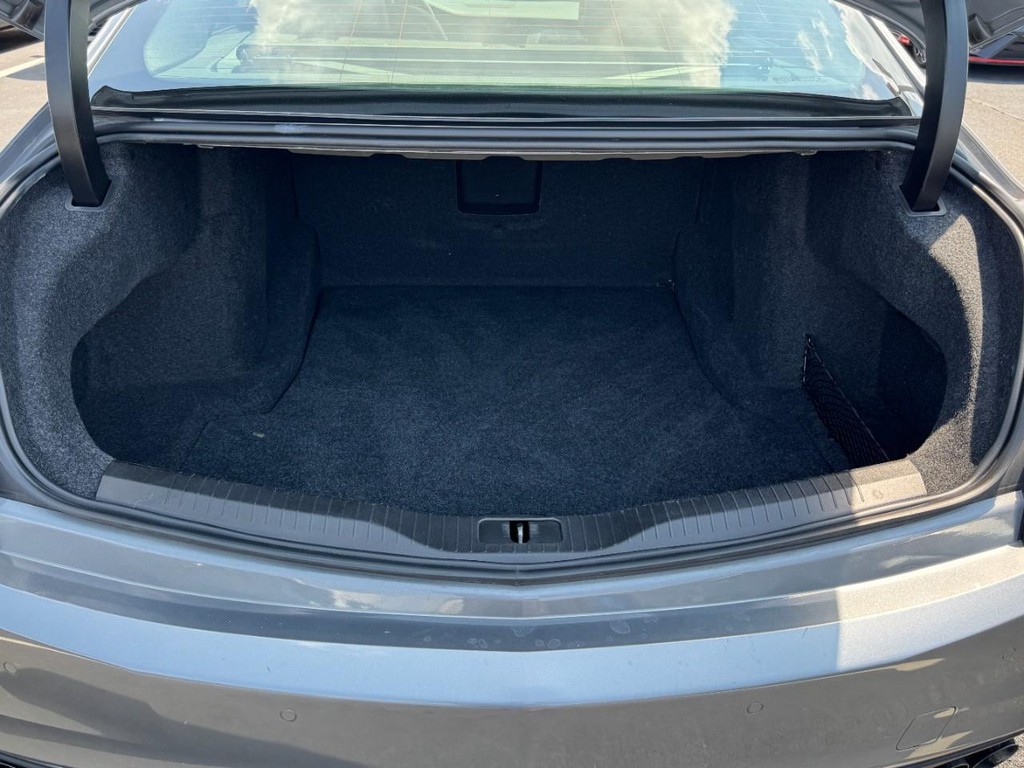 Cadillac CT6 Sedan Vehicle Full-screen Gallery Image 06