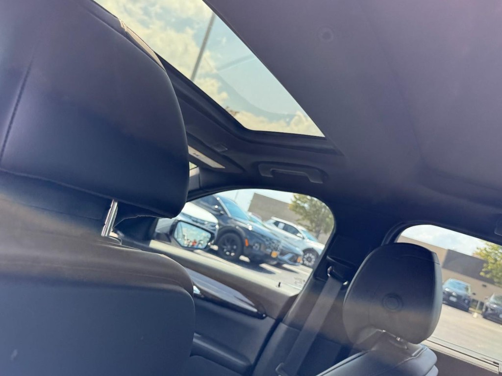 Cadillac CT6 Sedan Vehicle Full-screen Gallery Image 11