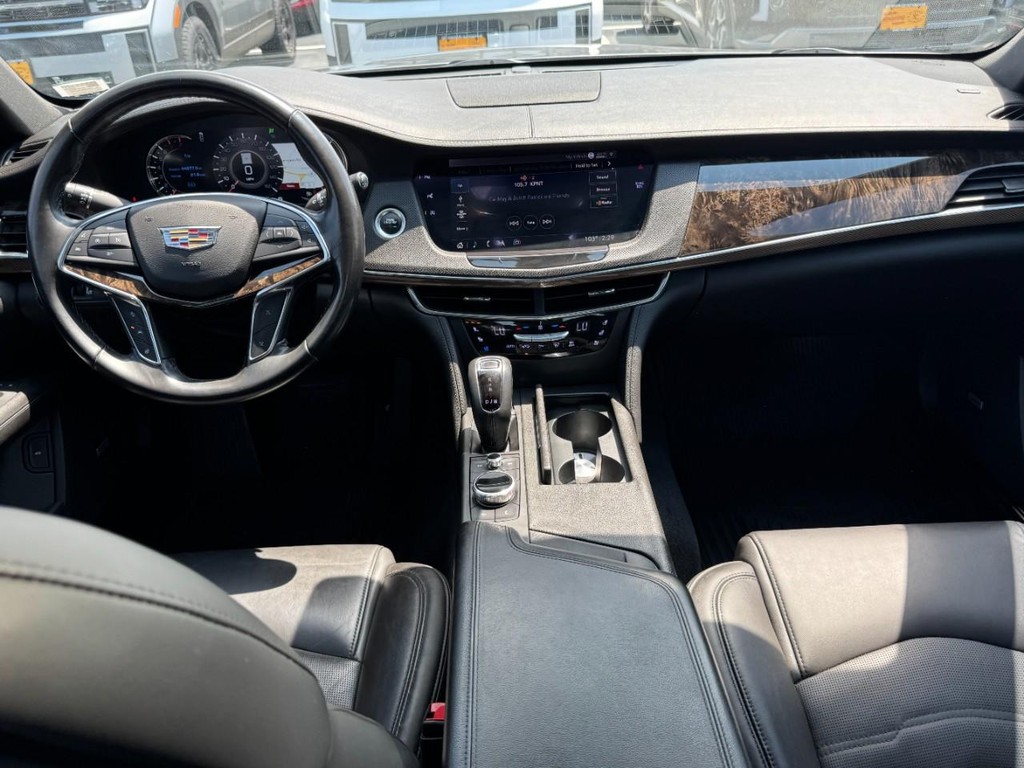 Cadillac CT6 Sedan Vehicle Full-screen Gallery Image 12