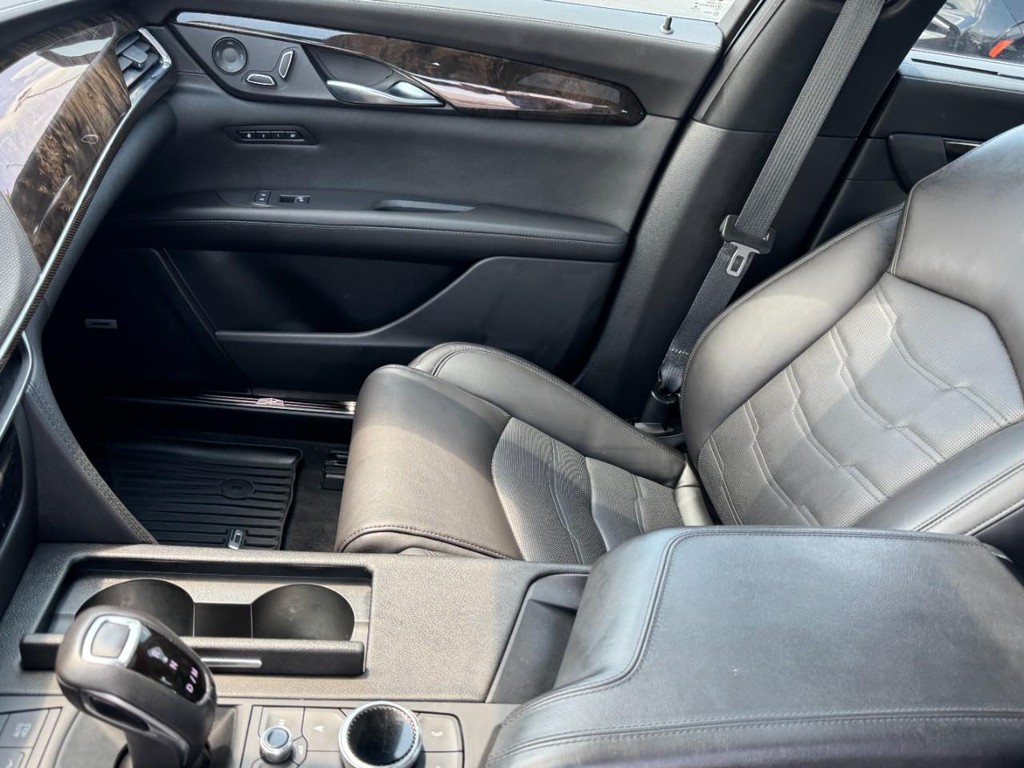 Cadillac CT6 Sedan Vehicle Full-screen Gallery Image 14