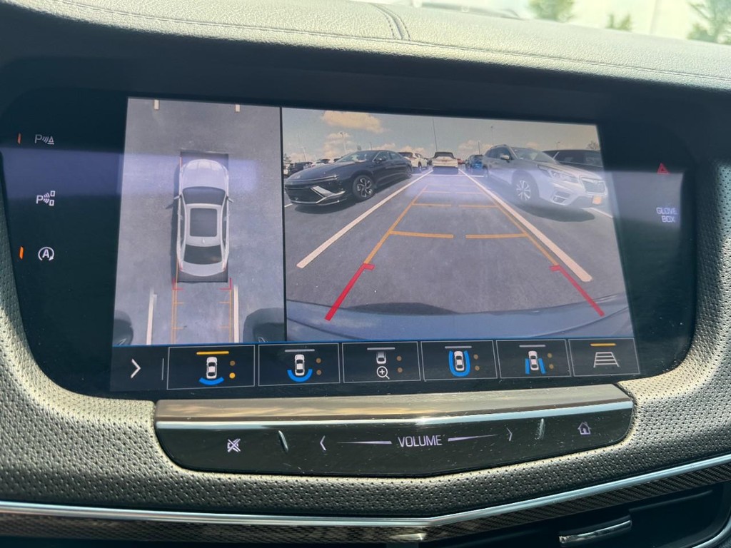 Cadillac CT6 Sedan Vehicle Full-screen Gallery Image 22