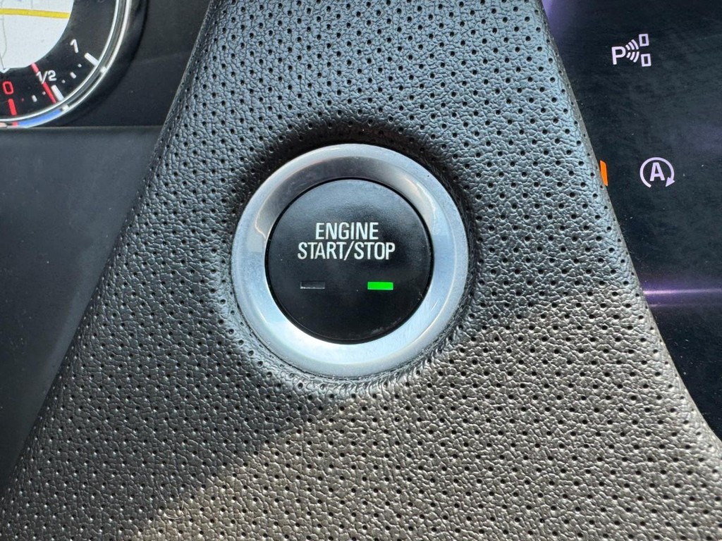 Cadillac CT6 Sedan Vehicle Full-screen Gallery Image 23