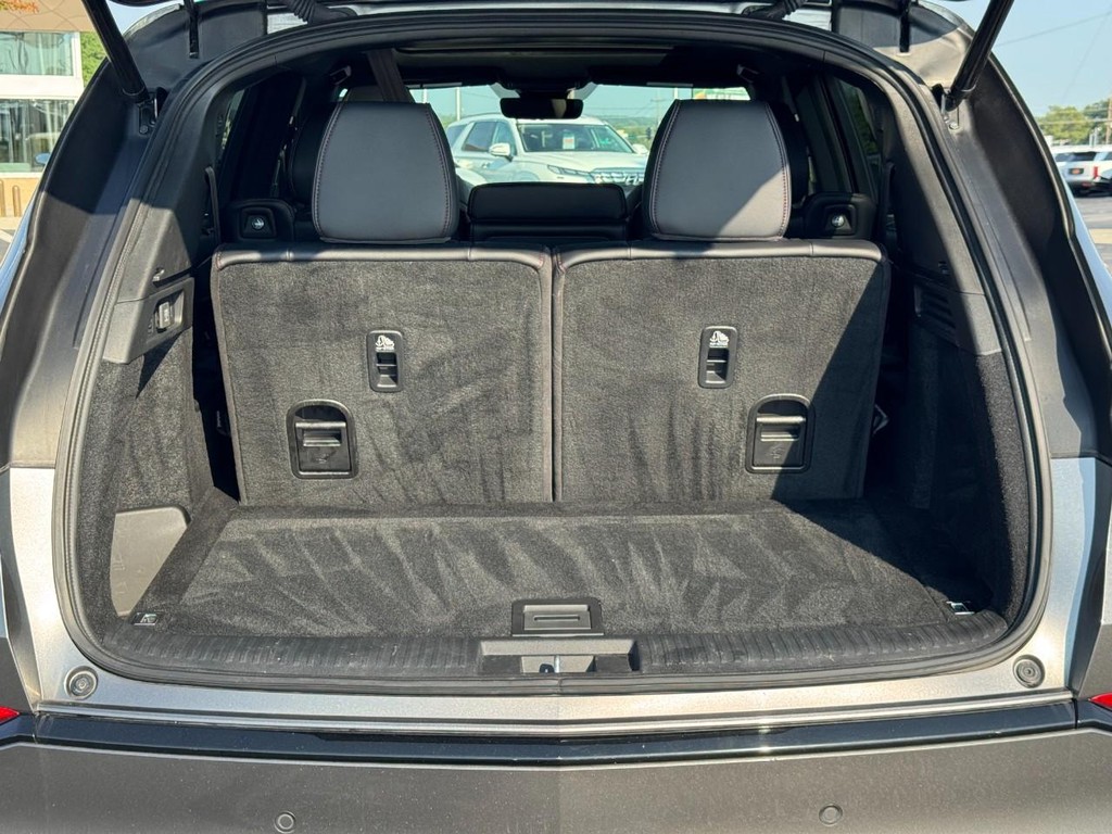 Acura MDX Vehicle Full-screen Gallery Image 04